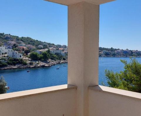 Ferienhaus Kroatien kaufen am Meer vor dem schönen Strand mit Anlegemöglichkeit 