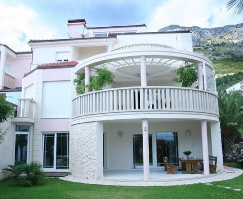 Second-to-none villa in Nemira with a huge indoor swimming pool and spa-complex 