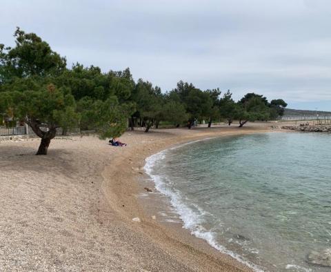 Telkek Punatban Krk szigetén, az első építési vonalon a tenger felé és felfelé 