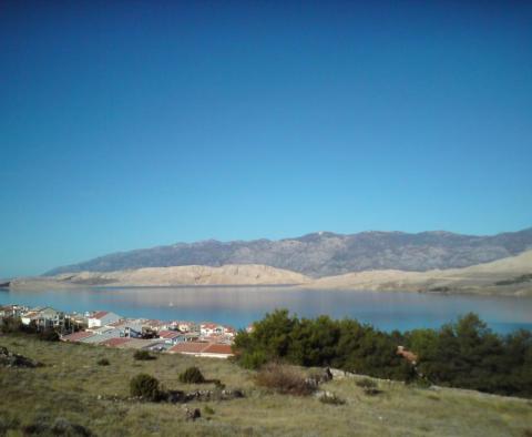 Urbanizált terület mindössze 300 méterre a tengertől Pag városában (Vodice) 