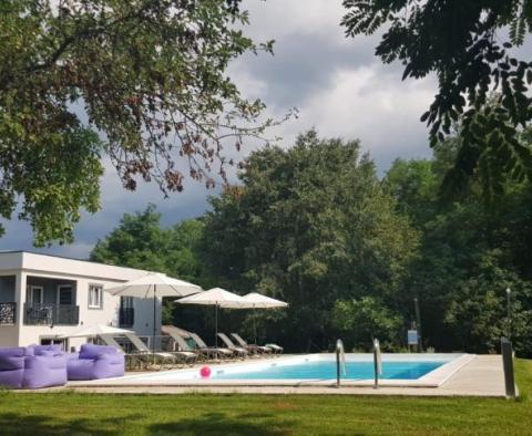 Nowoczesna willa w dolinach Žminj na Istrii, na działce o powierzchni 5204 m2. 