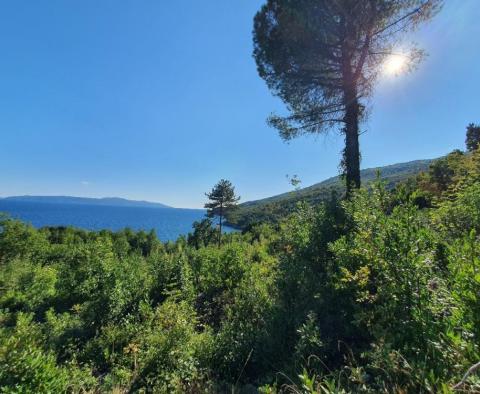Perfect land plot with beautilful sea views just 30 meters from the sea 