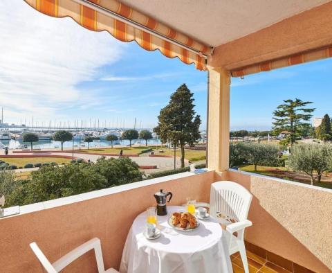Several apartments on first row to the sea in Umag 