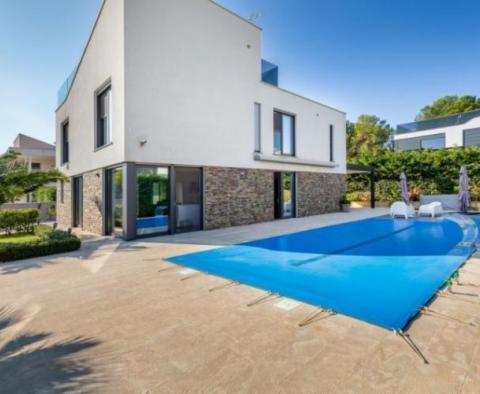 Villa ultramoderne à Fazana à seulement 150 mètres de la mer et de la plage 