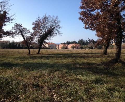 Exceptional offer of urbanized land just 200 meters from the sea in Umag-Novigrad area 