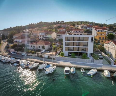 Nová luxusní rezidence na nábřeží nabízí apartmány ve Vela Luka na Korčule 