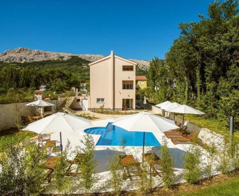Boutique-Hotel mit 7 Apartments und einem wunderschönen Garten in Baska auf Krk, nur 500 Meter vom Meer entfernt 