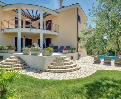 Luxury villa in Medulin 50 meters from the sea 