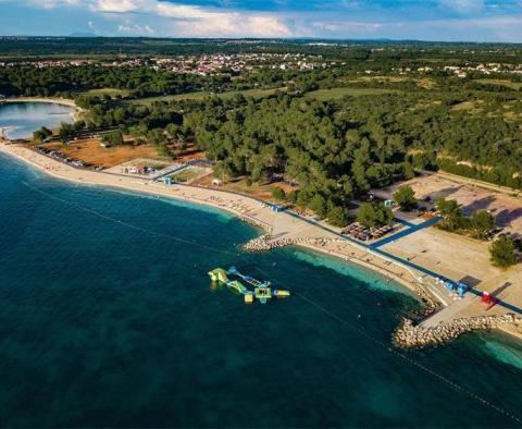 Skvělá investice - pozemek T2 pouhých 200 metrů od pláže v Stinjan! 