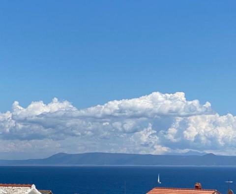Villa jumelée à Bol sur l'île de Brac à seulement 300 mètres de la mer avec piscine 