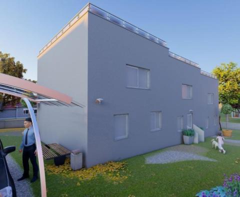 Terraced house just 500 meters from the sea in Umag, sea views! 