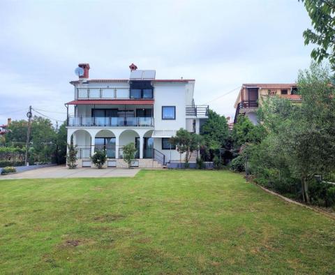 Appartement avec 4 appartements dans un emplacement privilégié à Medulin 