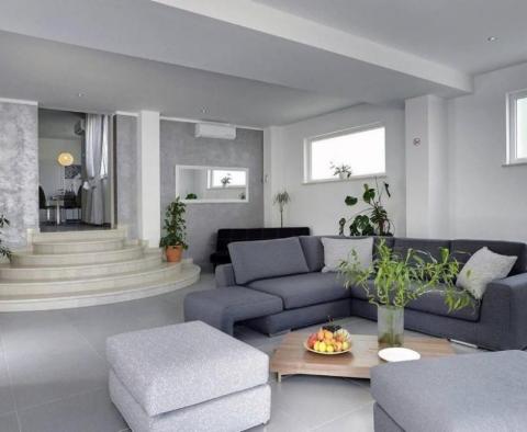 Holiday villa with a fairy garden and swimming pool in Medulin just 500 meters from the sea 