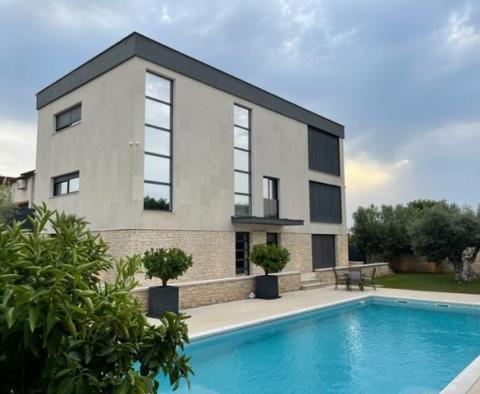 Lenyűgöző új villa tengerre néző kilátással Vodnjan környékén 