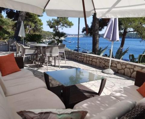 Čtyřhvězdičkový mini-hotel na nábřeží na Mali Lošinj 20 metrů od pláže 