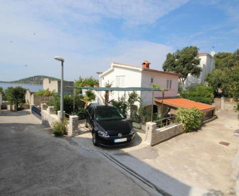 Haus in Razanj, nur 40 Meter vom Meer entfernt 