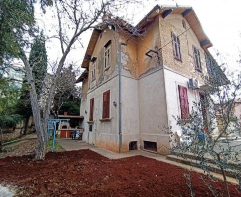 Lenyűgöző villa Veruda környékén, Pulában, mindössze 1 km-re. a tengerből! 