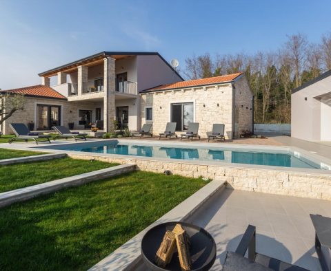 Luxury stone villa in Poreč with distant Adriatic sea views 