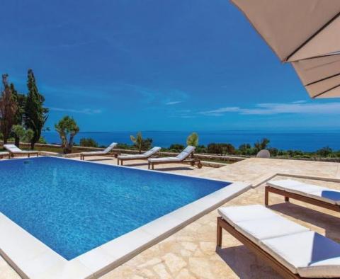 Lenyűgöző kő villa Zadar területén, mindössze 80 méterre a tengertől! 