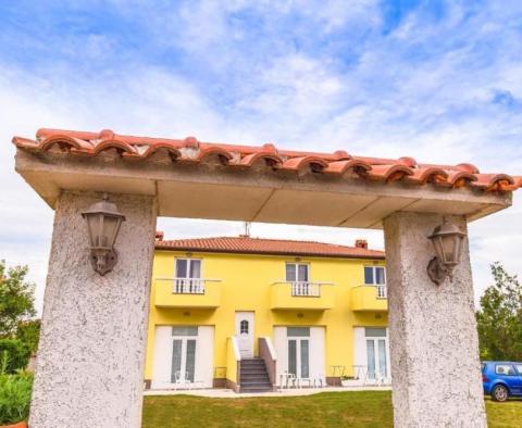 Apart-house with 5 apartments in Umag area, 3 km from the sea 