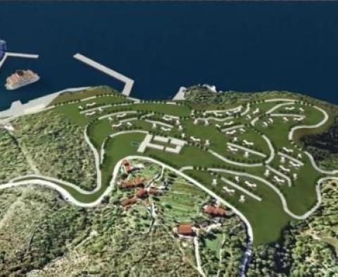 Unique first line land plot on Opatija riviera to build a 5***** resort 