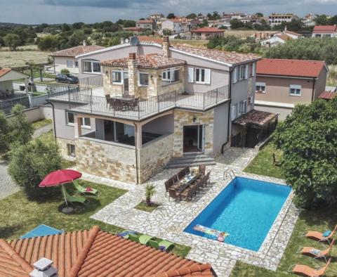 Lux villa in Jadreški, Ližnjan just 5 km from the beach, with 3 residential units 