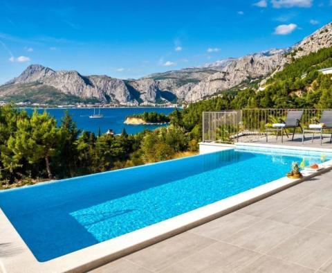 Csodálatos új, modern villa az Omis riviérán, mindössze 60 méterre a tengertől, úszómedencével, szaunával, fitnesz stúdióval és garázzsal 
