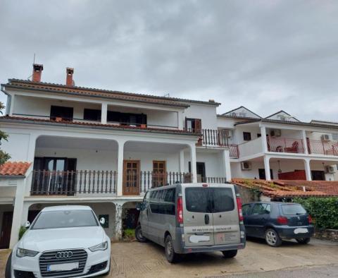 Geräumiges touristisches Anwesen in Rovinj, nur 300 Meter vom Meer entfernt 