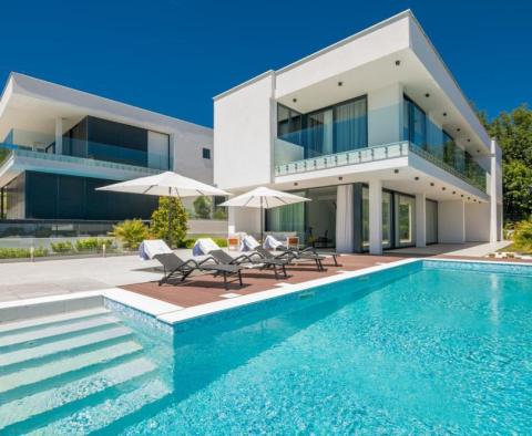 Faszinierende, moderne, neu erbaute, freistehende Villa mit Panoramablick auf das Meer in Veprinac, Opatija 