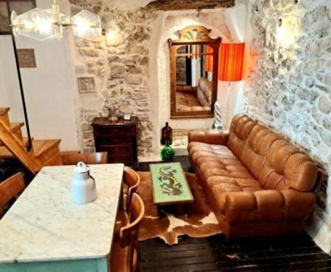 Renovated stone house in Krk town just 50 meters from the sea, with sea views! 