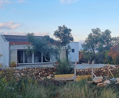 Einstöckige moderne Villa mit Swimmingpool in der Nähe des Meeres in Rabac, herrliche Aussicht 