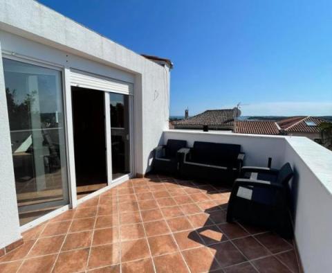 House with sea views and 2 apartments for sale in Medulin 