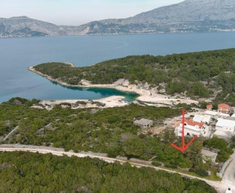 Městský pozemek na prodej v Povlja, ostrov Brač, pouhých 200 metrů od moře 