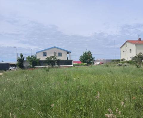 Stadtgrundstück in Umag, mit Baugenehmigung für 2 Villen 