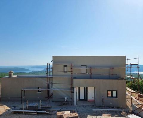 Modern jellegű, panorámás tengerre néző ingatlan Rabac környékén 