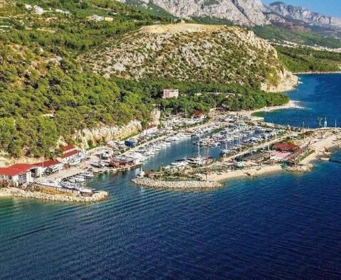 Terrain à bâtir unique à Krvavica sur la Riviera de Makarska 