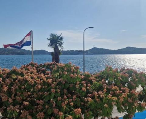 Exceptional 1st line apartment for sale 