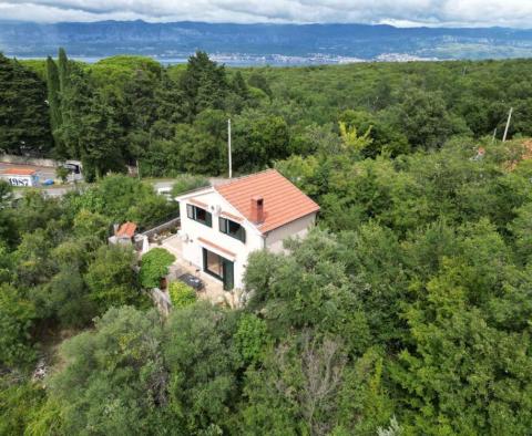Maison dans la verdure à Dobrinj, île de Krk 