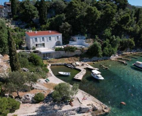 Seltene neue Villa in der 1. Reihe zum Meer auf Ciovo 