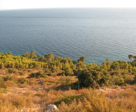 Exceptional T2 zoned land by the sea on Hvar 