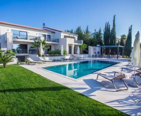 Wonderful boutique property of the three apartments in Porec town outskirts, only 1 km from the beaches! 