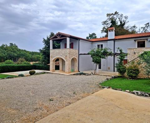 ISZTRIA, SVETI LOVREČ - Vidéki ház medencével 