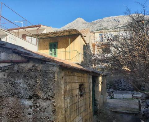 House in Makarska centre for renovation 