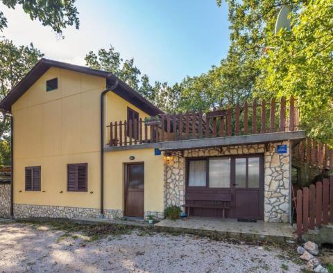 Dům se 3 apartmány v Risika, oblast Vrbnik, ostrov Krk 