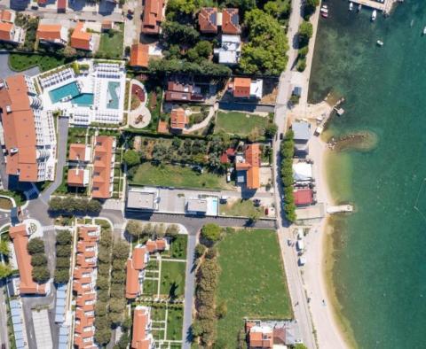 Nové luxusní apartmány v 5***** resortu u pláže nedaleko Zadaru s 5% výnosem z pronájmu 