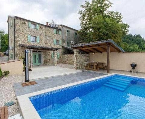 Einheimische Doppelhaushälfte aus Stein mit Swimmingpool in Motovun 