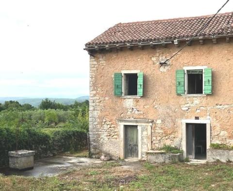 House for renovation in Rakalj, Marčana, with sea views, less than 1 km from the beach 