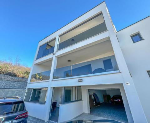 Penthouse+lakás új épületben a tenger közelében, kilátással, garázs-csomag eladó Dramaljban 