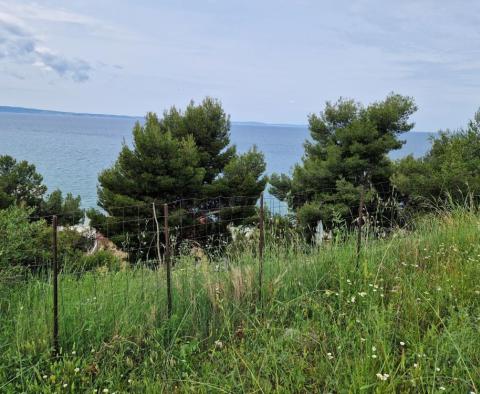 Terrain avantageux avec vue sur la mer, à 60 mètres de la mer seulement 