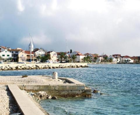 Apartmanház a tenger 1. vonalán Zadar környékén 